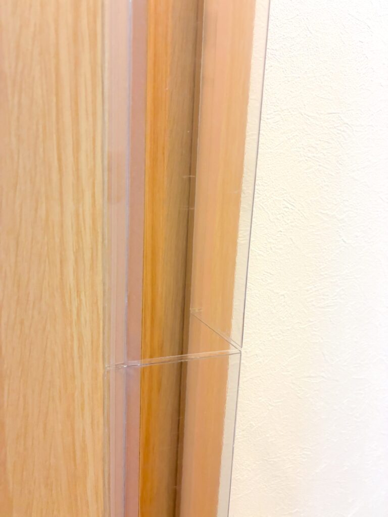 マスキングテープを貼ってから取り付けたはさマンモス(賃貸の剥がし跡対策)